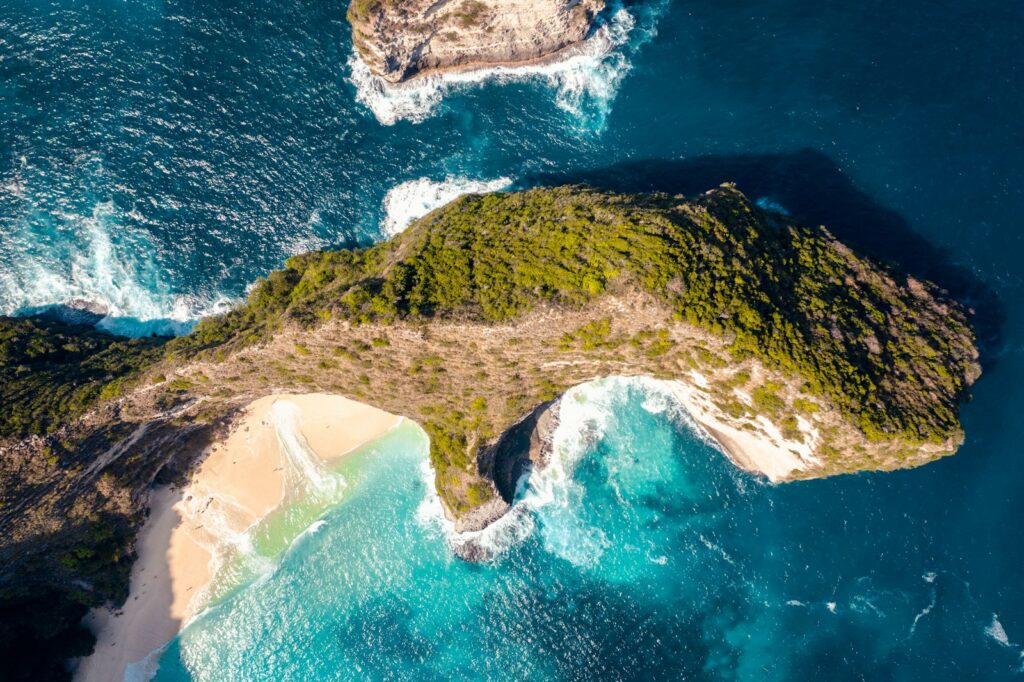 Helicopter vs Speedboat to Nusa Penida: Time, Cost & Experience Compared