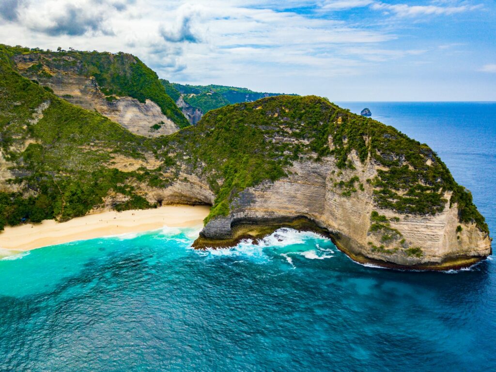 Can You Design Your Own Helicopter Route in Bali for a Photoshoot?