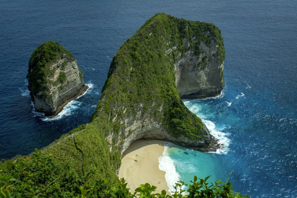 Crystal Bay & Broken Beach by Helicopter: Nusa Penida’s West Cliffs from the Air